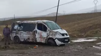 Van'da şarampole devrilen minibüsteki 4 kişi yaralandı