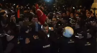 Ankara'da İsrail Büyükelçiliği önünde protesto! Polis, kalabalığı sakinleştirmeye çalıştı