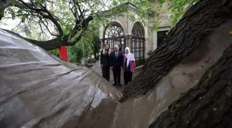 Milli Savunma Bakanı Yaşar Güler Kosova'da Osmanlı Padişahı 1. Murad Hüdavendigar'ın Türbesini Ziyaret Etti