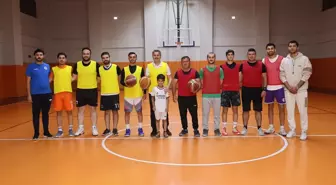 Tokat Belediye Başkanı Eroğlu gençlerle basketbol oynadı