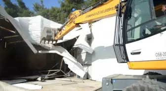 Osmangazi Belediyesi Tarım Arazi Üzerine İnşa Edilen Kaçak Fabrikaları Yıktı