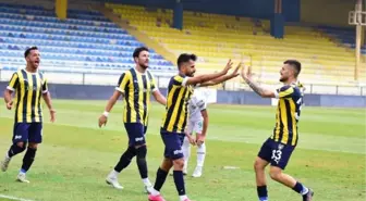 Bucaspor 1928, Bursaspor'u 3-0 mağlup ederek zirveye yaklaştı