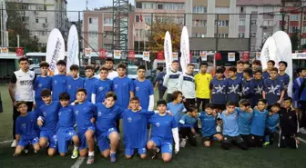 Zeytinburnu Belediyesi Amatör Futbol Kulüplerine Nakit Yardımı Yaptı