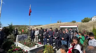 Artova Kaymakam Atam, şehit Onbaşı Fındık'ın mezarını ziyaret etti