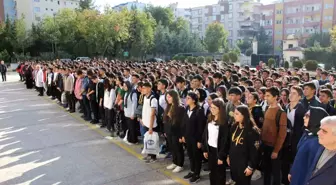 Batman'da lise öğrencileri Filistin'de hayatını kaybeden insanlar için saygı duruşunda bulundu