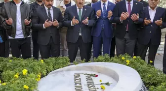 BBP Genel Başkanı Mustafa Destici, Muhsin Yazıcıoğlu'nun kabrini ziyaret etti