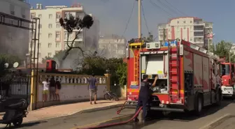 Antalya Kepez'te Tekstil Malzemelerinin Depolandığı Evde Yangın Çıktı