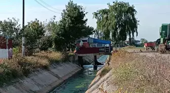 Samsun'da sulama kanalının üzerinde bulunan bir baraka dikkat çekiyor