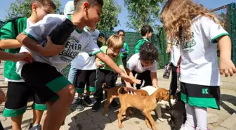 Buca Belediyesi, İzmir'deki Miniklere Hayvan Sevgisi Aşılıyor