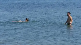 Balıkesir'de Havanın Sıcaklığı Plajlara Akın Ettirdi