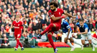 Liverpool, Merseyside derbisini Salah'ın golleriyle kazandı