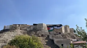 Tarihi Gaziantep Kalesi'ne Filistin bayrağı