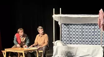 Tiyatro Ankebut'un 28 Şubat dönemini anlatan oyunu 'Bin Yıl' prömiyer yaptı