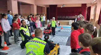 Edirne'de Jandarma Ekipleri Öğrencilere Mobil Trafik Eğitimi Verdi