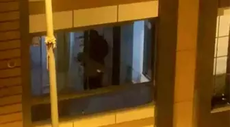 Esenyurt'ta Apartman Kurşunlandı, Zanlıların Yakalanması İçin Çalışma Başlatıldı