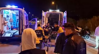 İzmir'de Motosiklet ve Otomobil Çarpıştı: 2 Ölü