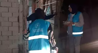 Düzce'de öğrenci yurtlarında artan yemekler ihtiyaç sahibi vatandaşlara dağıtılıyor