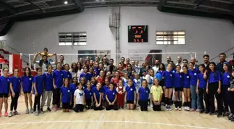 Bozüyük Belediyesi Kadın Voleybol Takımı İlk Maçını Kazandı