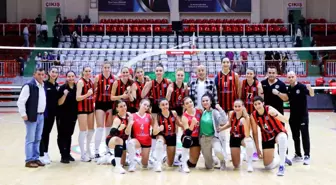 Çiftlikköy Belediyespor Kadın Voleybol Takımı Sezona Galibiyetle Başladı