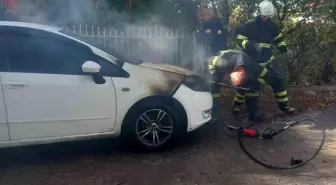 Kütahya'da park halindeyken yangın çıkan otomobilde maddi hasar oluştu