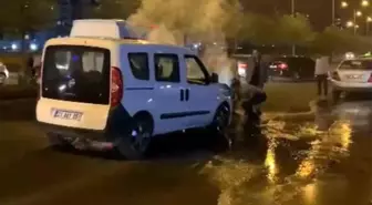 Diyarbakır'da yanan aracın imdadına belediyeye ait arazöz koştu