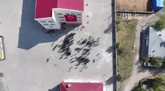 Iğdır Vali Şemsettin Uzun Ortaokulu öğrencileri Cumhuriyet'in 100. yıl dönümünü kutladı