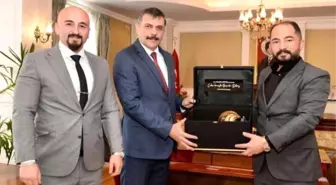 Akarsu Şirketler Grubu Yöneticileri Erzurum Valisi'ni ziyaret etti