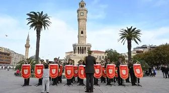 Ege Ordusu Bando Komutanlığı Bandosu Konak Meydanı'nda Konser Verdi