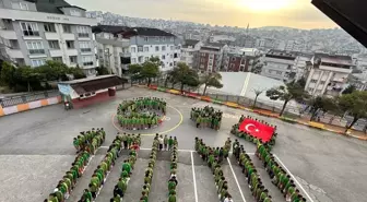 Çayırova İlkokulu Öğrencilerinden 100. Yıl Koreografisi