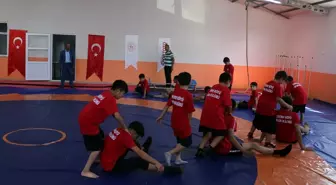 Tokat'ın Çıkrık köyünde güreş sporuna destek