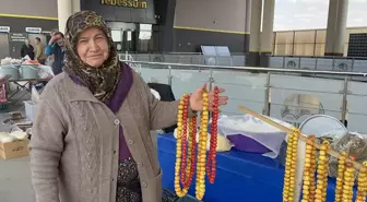 Ankara'da Dağlardan Toplanan Yaban Meyveleri Pazarlarda Satışa Sunuldu