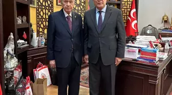 Bayburt Belediye Başkanı Hükmü Pekmezci, MHP lideri Devlet Bahçeli'yi ziyaret etti