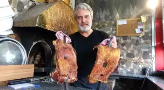 Tiyatro ve sinema oyuncusu Deniz Han Caner, Denizli kebabı ustalığını öğrenmek için çıraklık eğitimine başladı