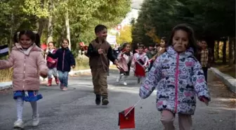 Bitlis'teki Kuran kursu öğrencileri Filistin'e yardım için harçlıklarını bağışladı