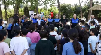 Adana'da polis, gençlerin ve çocukların ekran bağımlılığına karşı kitap okuma etkinliği düzenledi