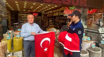 Sungurlu Belediyesi Cumhuriyet Bayramı öncesi Türk Bayrağı dağıttı