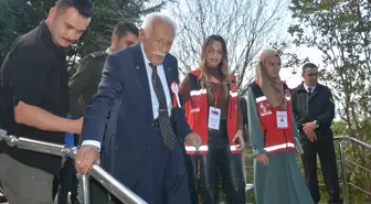 Düzce'de üniversite öğrencileri şehit ailelerine ve gazilere hazırladıkları yemekleri ikram etti