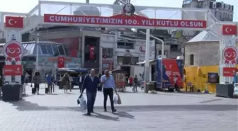 İstiklal Caddesi Türk Bayraklarıyla Donatıldı