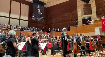 İzmir Devlet Senfoni Orkestrası ve Devlet Opera ve Balesi Korosu Birlikte Konser Verdi