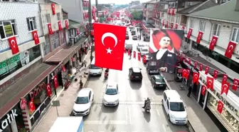 Kartepe'de Cadde ve Meydanlar Türk Bayraklarıyla Donatıldı