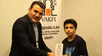 Ortaokul Öğrencisi Mustafa Ferah, Engellilere Akülü Araba İçin Mavi Kapak Topladı