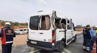 Mardin'de minibüs ile kamyonet çarpıştı: 5 yaralı