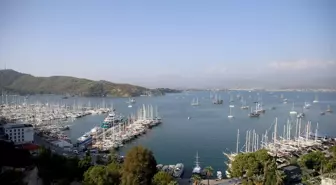 Dünyanın en büyük yatlarından biri olan Sunrays, Fethiye'ye geldi