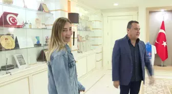 Antalya Büyükşehir Belediye Başkanı Muhittin Böcek, dünya rekortmeni Şahika Ercümen'i ağırladı