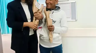 Tomarza Yaşar Karayel Devlet Hastanesi Hasta Hakları Günü'nde hastalara broşür dağıttı