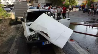 Manavgat'ta Park Halindeki Otomobil Alev Alev Yandı