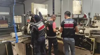 Bursa'da Kaçak Sigara Üretim Fabrikasına Operasyon: 43 Milyon Liralık Malzemeye El Konuldu