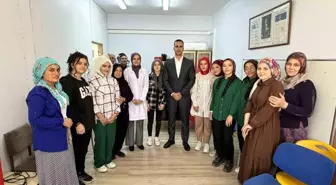 Afyonkarahisar Sinanpaşa Kaymakamı Kuaförlük Kursunu Ziyaret Etti