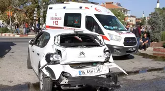 Manisa'da kargo kamyonu, tır ve otomobilin karıştığı trafik kazası