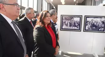 Aydın Büyükşehir Belediyesi Atatürk Resimleri Sergisi Açtı